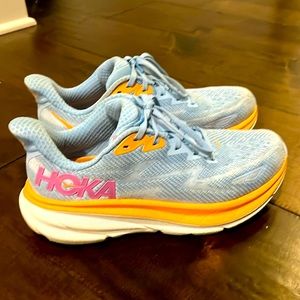 Women’s Hokas shoes size 7